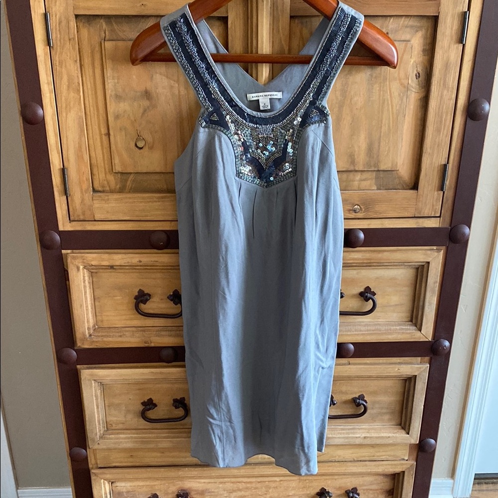 Banana Republic Gray Sheath Mini Dress Scoop Neck Sleeveless